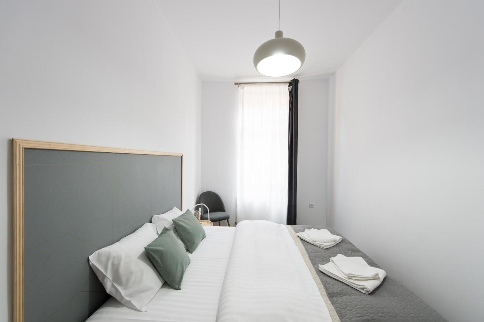 Gorgeous Brasov Flat With Patio And Mountain Views Apartment Exterior photo