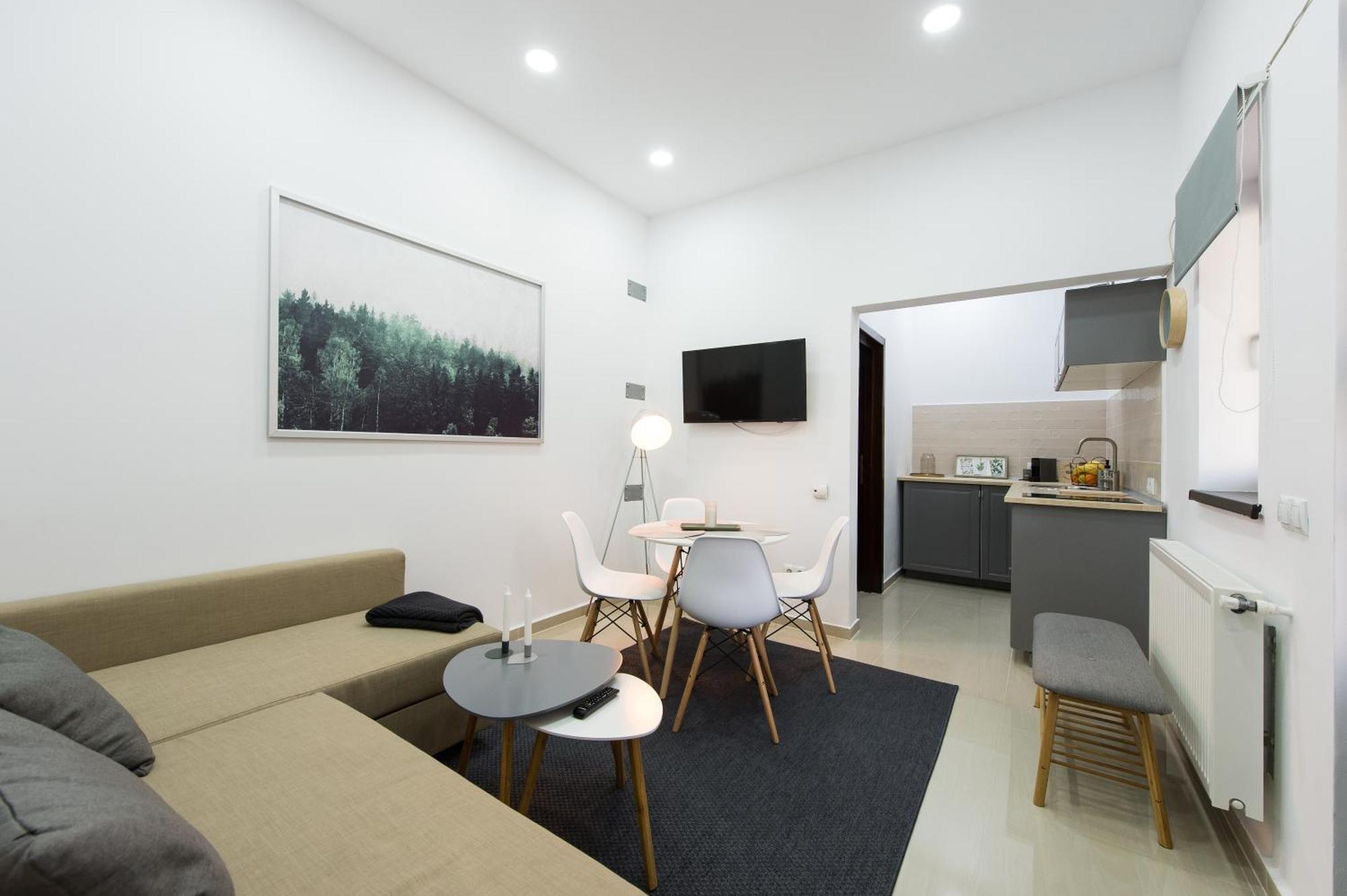 Gorgeous Brasov Flat With Patio And Mountain Views Apartment Exterior photo